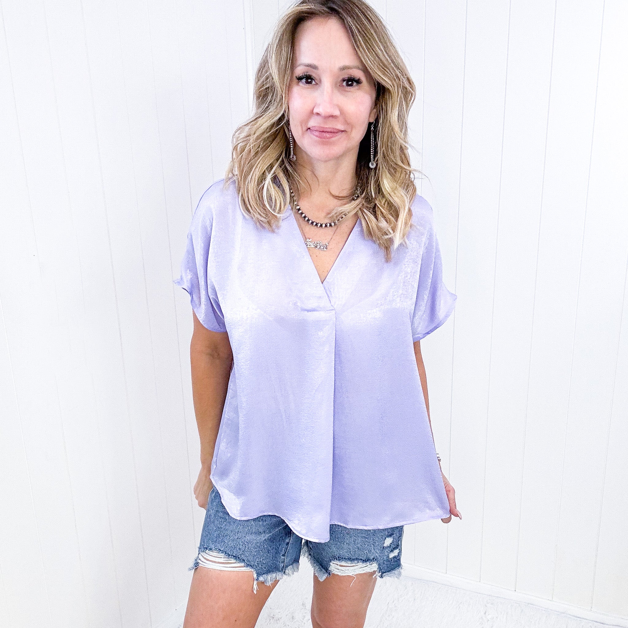 Andree By Unit Pleat Front V-Neck Top in Lavender